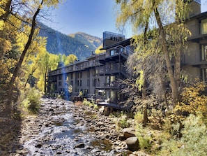 Riverfront setting at base of Aspen Mtn (unit does not have direct frontage)