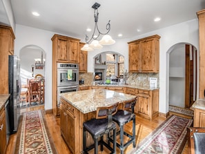 Kitchen Island & Counter Seating