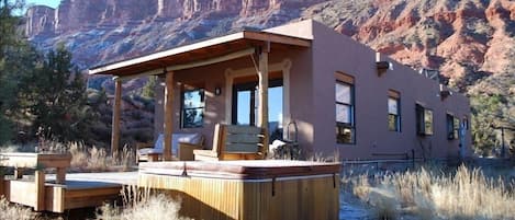 Cozy Adobe with view of Porcupine Rim.