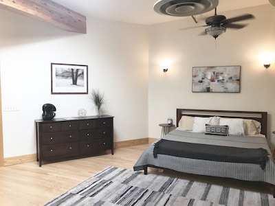 Downtown Luxury Loft- Discover the Winter Wonderland of Downtown Estes 