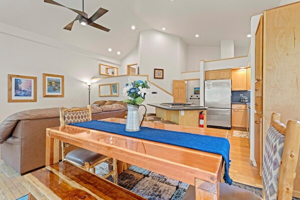 Living/dining area