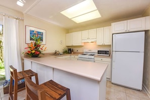 Kitchen bar area