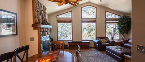 Living area (upper floor): views of foothills & sunsets