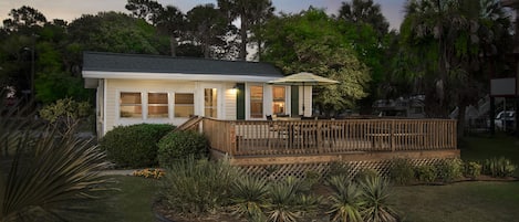 Beautiful setting on Folly...Coastal Cottage