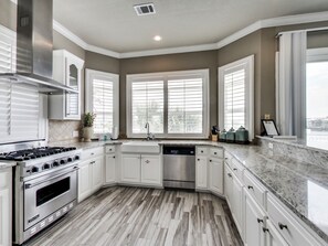 Plenty of Cooking and Prep Space for Perfect Meals With Standard 12 Cup Corffee Maker
