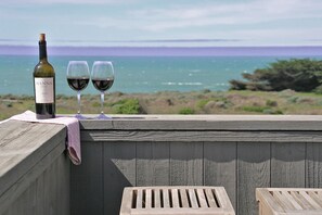 Upstairs Viewing Deck Seats 4