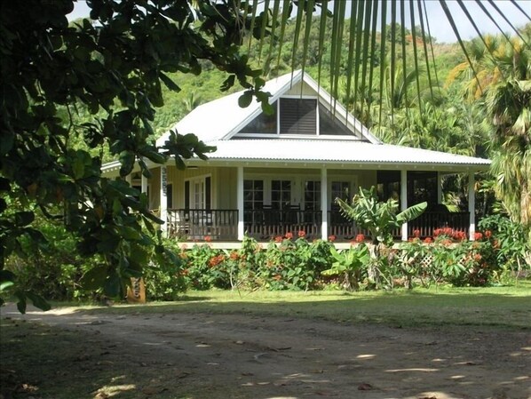 Plumeria Cottage-classic Hawaiian style architecture