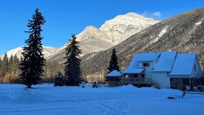 Bear Paw Lodge under the watchful eye of Red Indian mountain.