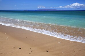 From the beach... view toward Molokini Crater and the Island of Kahoolawe