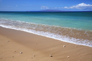 From the beach... view toward Molokini Crater and the Island of Kahoolawe