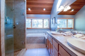 Master king #1 private attached bath w/ large tub, woodsy views. Walk-in closet.