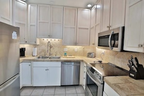 FULLY EQUIPPED KITCHEN - FULLY EQUIPPED KITCHEN