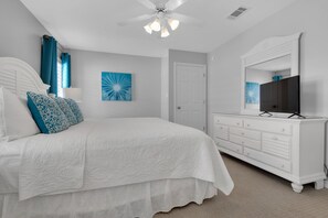 King Master Bedroom with private ensuite bathroom.