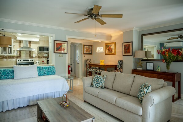 Main Living Room, Dining Area& Kitchen