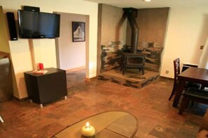 EPA approved wood burning stove for warmth in winter. FREE Wifi too!