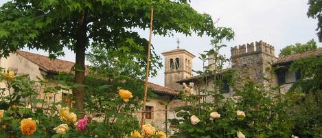 Casa La Vicinìa from the garden side