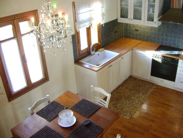 Kitchen/dining area