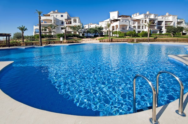 The resort has 22 communal pools, the nearest of which is 8 minutes' walk away.