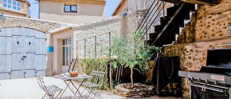 Private courtyard with BBQ, Pool and private studio