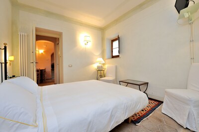 Beautiful and characteristic stone apartment-suites, 'Casa de Assunta'.