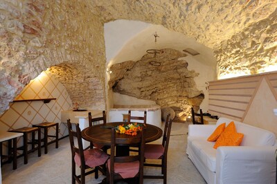 Beautiful and characteristic stone apartment-suites, 'Casa de Assunta'.