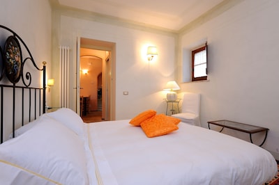 Beautiful and characteristic stone apartment-suites, 'Casa de Assunta'.