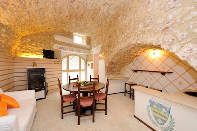 Beautiful and characteristic stone apartment-suites, 'Casa de Assunta'.