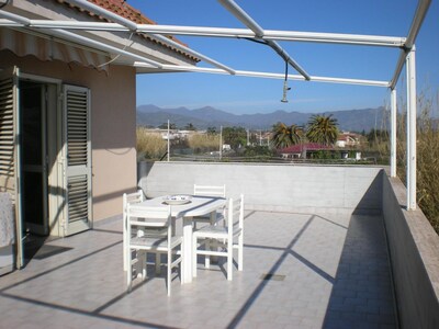 Apartment near the sea, free wi-fi and parking, splendid view of Mt Etna