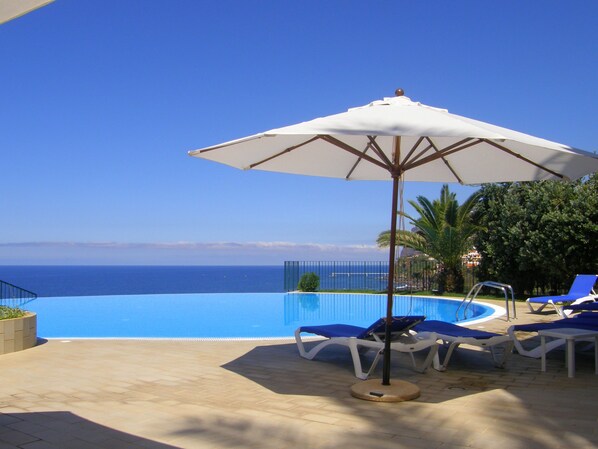 Infinity pool at Vila Formosa