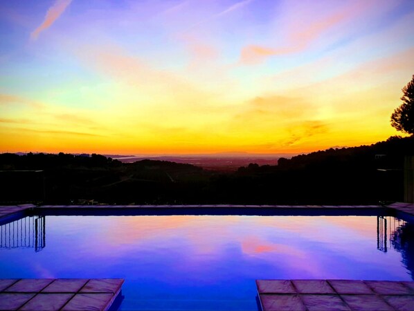beautiful sunrise in big skies 