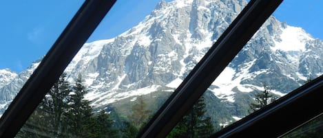 L'Aiguille du Midi depuis l'intérieur de la véranda!!