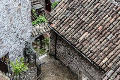 Casa de Edmondo small and romantic apartment with loft in the historic Umbria