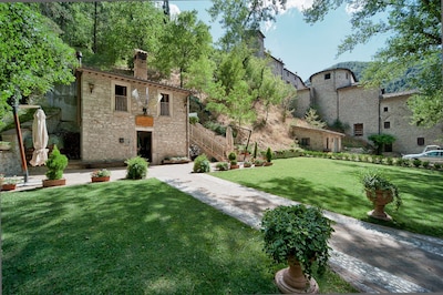 Elegant suite in the green picturesque Umbria to enjoy your holiday