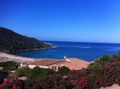 Tizzano Villa mit herrlichem Meerblick, nur wenige Schritte vom Strand entfernt.