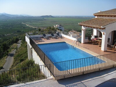 Chalets con piscina y espectaculares Vistas de las montañas y el mar