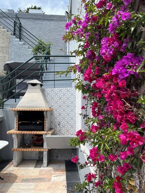 Outdoor BBQ - great for dinners with family & friends