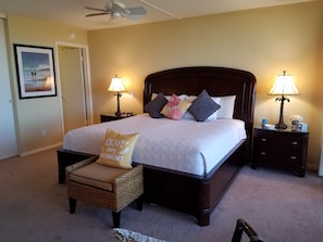 Master Bedroom - King Bed & Ceiling Fan