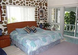 Upstair's Master large bedroom with a View of Acapulco Bay