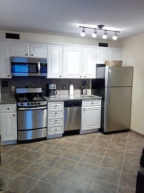 Newly renovated well- equipped kitchen