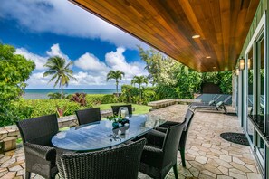 Dining area on the spacious lanai 