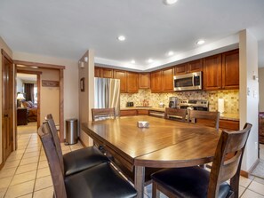 Full kitchen