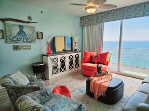 Top Floor Beachfront Splash Penthouse 