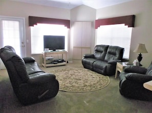 Living Room with 42" TV