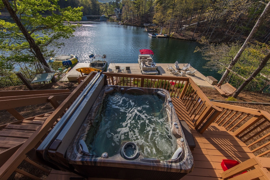 120 FT LAKEFRONT, HOT TUB, TRAMPOLINE, H2O BIKES, KAYAKS, PADDLE BD,RENT  PONTOON - Waleska