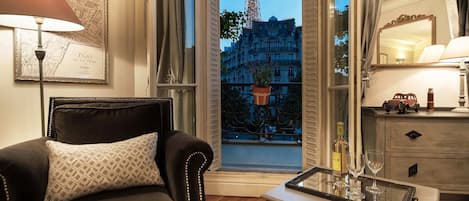 Welcome to the Volnay with unforgettable views of the Eiffel Tower!