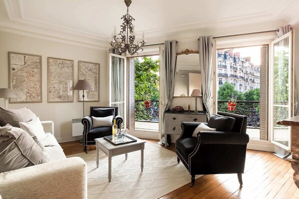 Welcome to the Volnay - enjoy a stunning view of the Eiffel Tower!