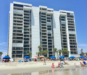 Diirect oceanfront, on the 6th floor in the center of the building.