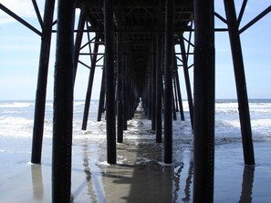 Peaceful waves under the pier, within easy walking distance of the unit