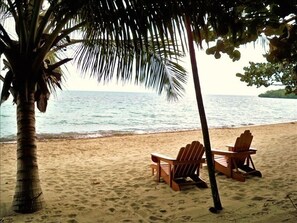 Watch the sea birds fish for their dinner from these mahogany loungers!