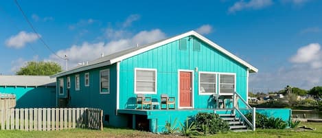 Walk right out the front door to a perfect boardwalk for fishing or sunsets!